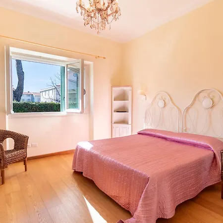 Quiet Oasis, Garden And Italian Charm Forte dei Marmi