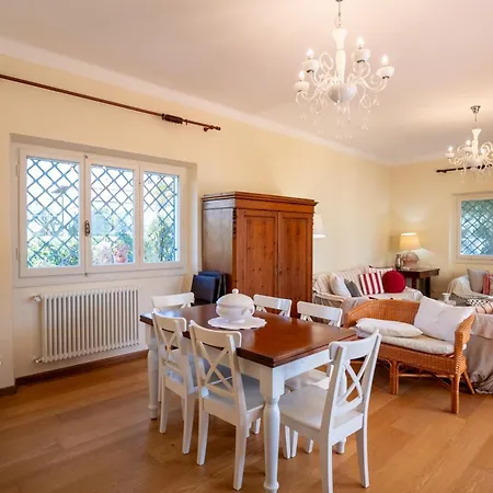 Quiet Oasis, Garden And Italian Charm Villa