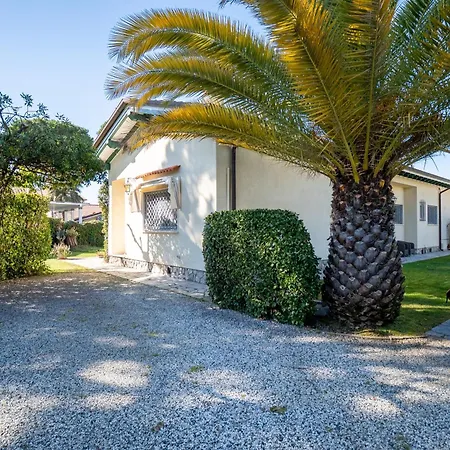 Quiet Oasis, Garden And Italian Charm Villa *