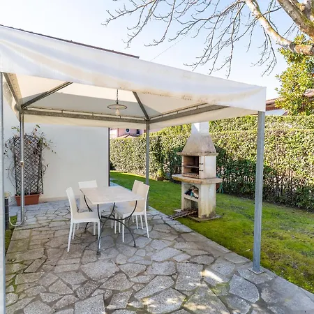 Quiet Oasis, Garden And Italian Charm Forte dei Marmi