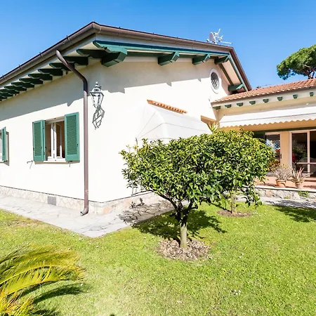 Quiet Oasis, Garden And Italian Charm Villa *