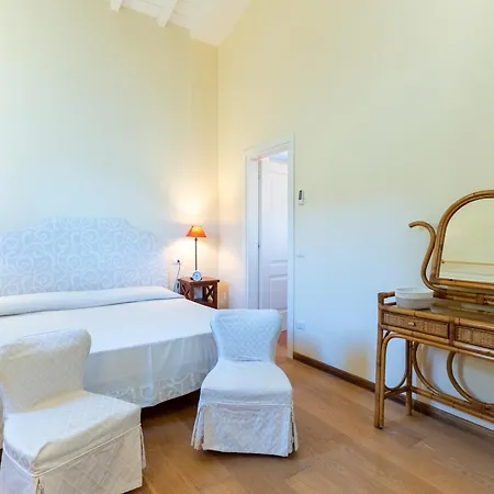 Villa Quiet Oasis, Garden And Italian Charm Forte dei Marmi