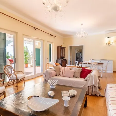 Quiet Oasis, Garden And Italian Charm Forte dei Marmi