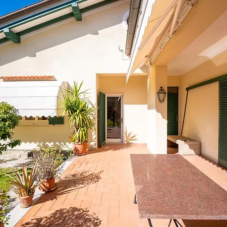 Villa Quiet Oasis, Garden And Italian Charm Forte dei Marmi