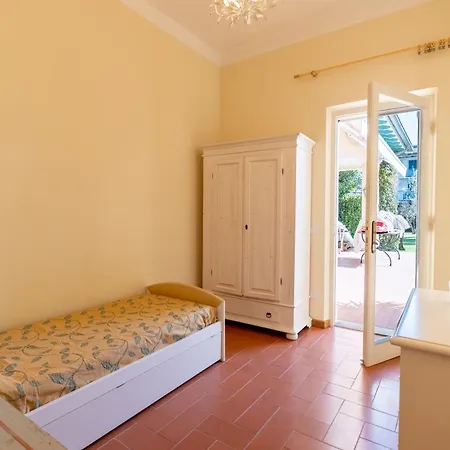 Villa Quiet Oasis, Garden And Italian Charm Forte dei Marmi